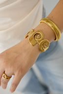 Manchet statement armband met spiraalschelpen